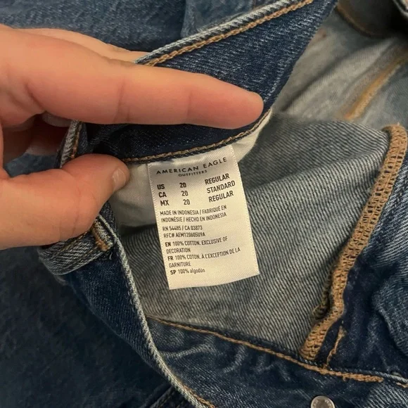 American Eagle Highest Rise Mom Jeans In Gemini Blue Ripped Size 20 - Picture 7 of 8